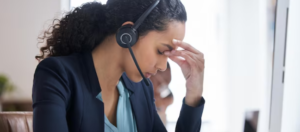 Equipe de Contact Center em ambiente de trabalho com gestão de riscos psicossociais